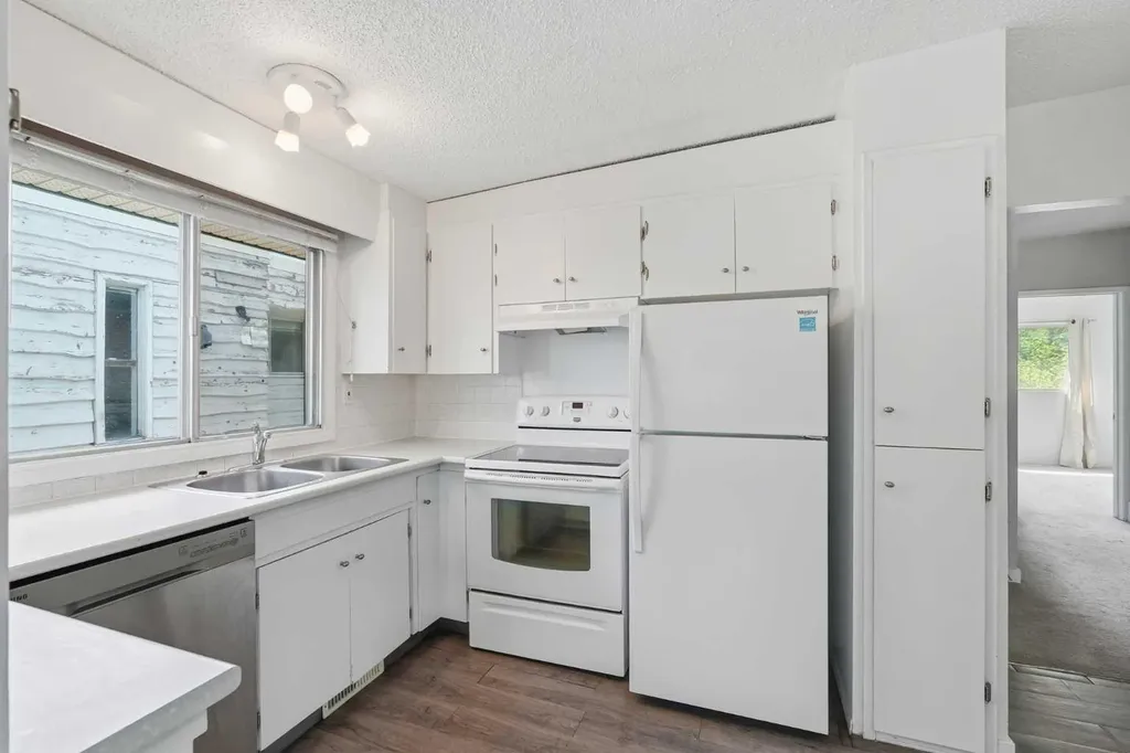 11759 Canfield Road SW Calgary AB T2W1J6