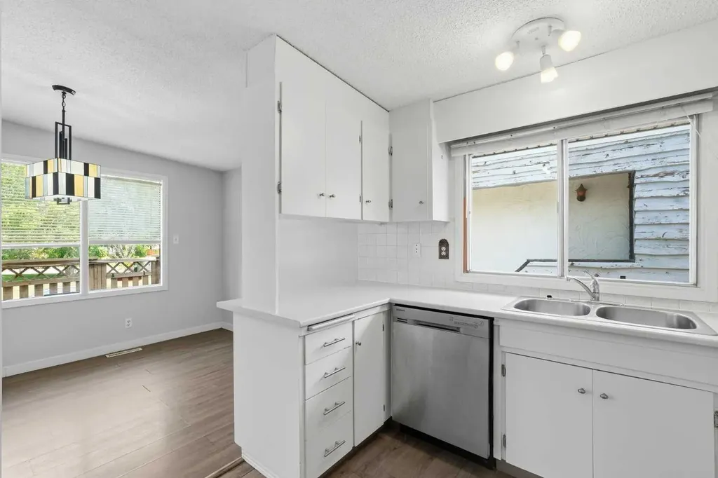 11759 Canfield Road SW Calgary AB T2W1J6