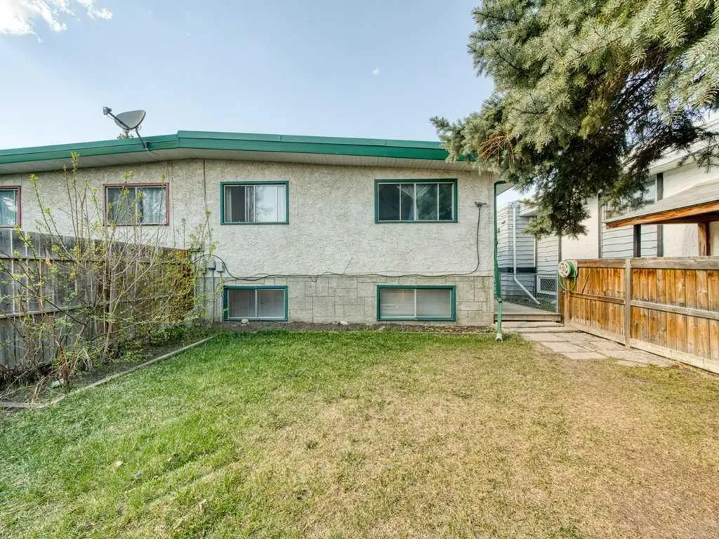 11759 Canfield Road SW Calgary AB T2W1J6
