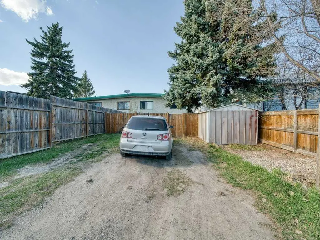 11759 Canfield Road SW Calgary AB T2W1J6