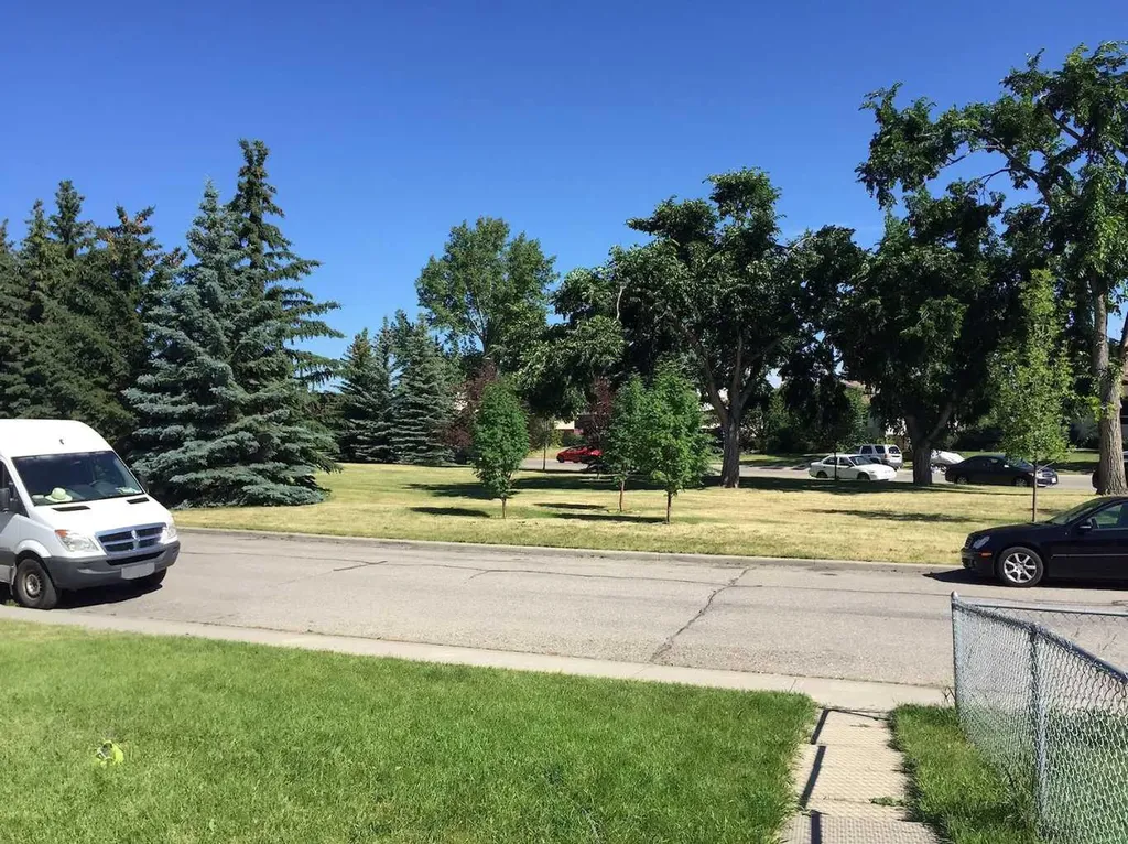 11759 Canfield Road SW Calgary AB T2W1J6