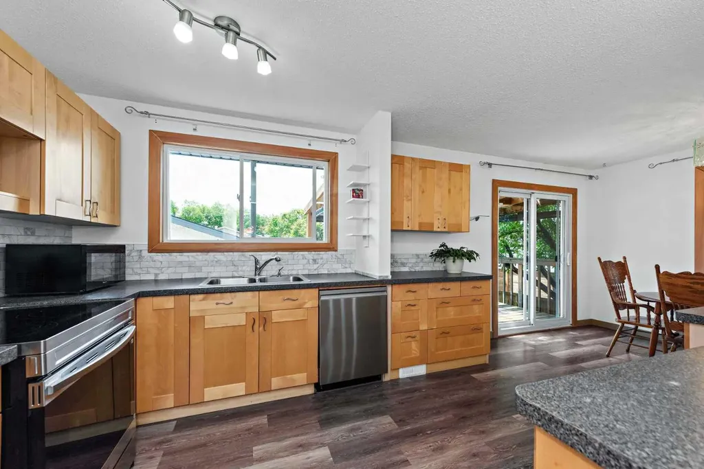16 Rundleson Way NE Calgary AB T1Y 3N6