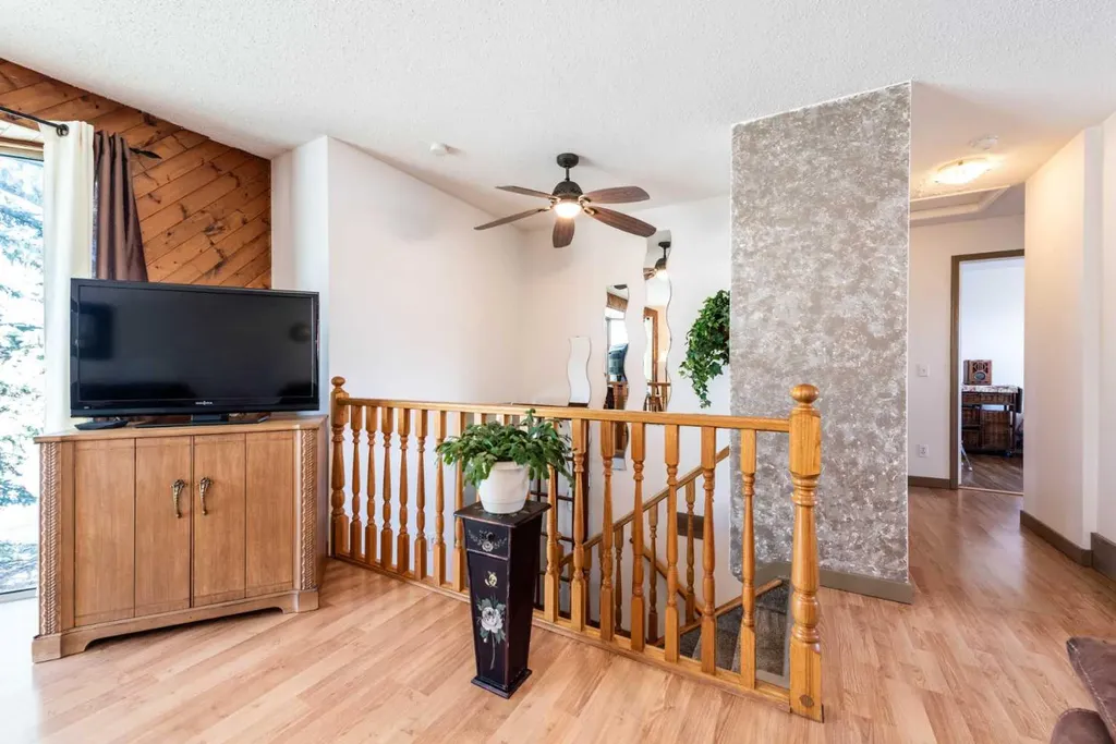 16 Rundleson Way NE Calgary AB T1Y 3N6