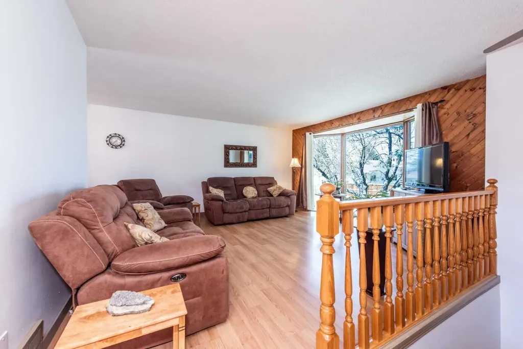 16 Rundleson Way NE Calgary AB T1Y 3N6