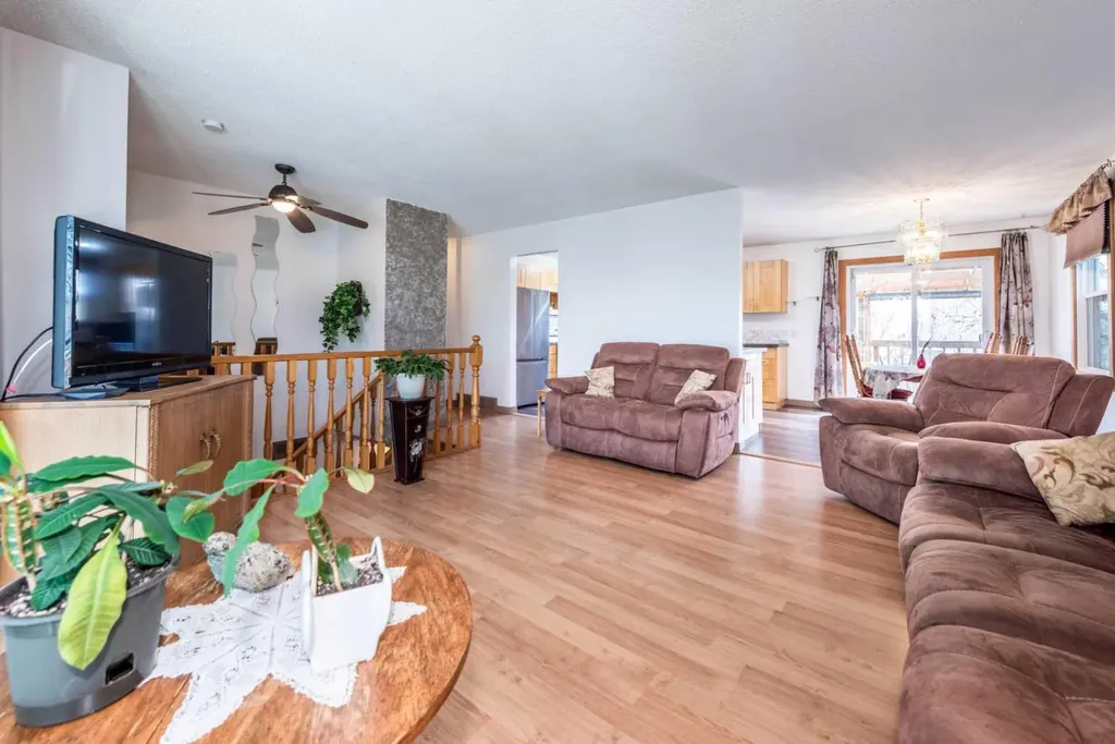 16 Rundleson Way NE Calgary AB T1Y 3N6