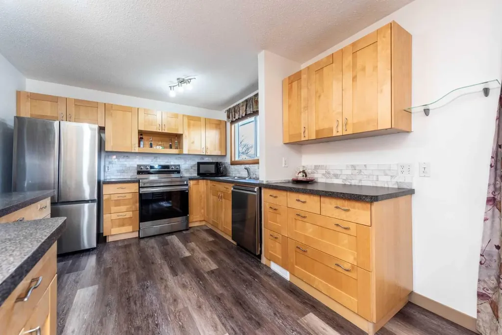 16 Rundleson Way NE Calgary AB T1Y 3N6