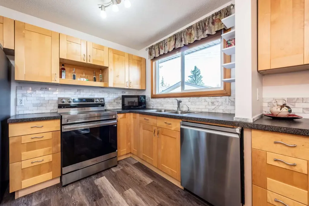 16 Rundleson Way NE Calgary AB T1Y 3N6
