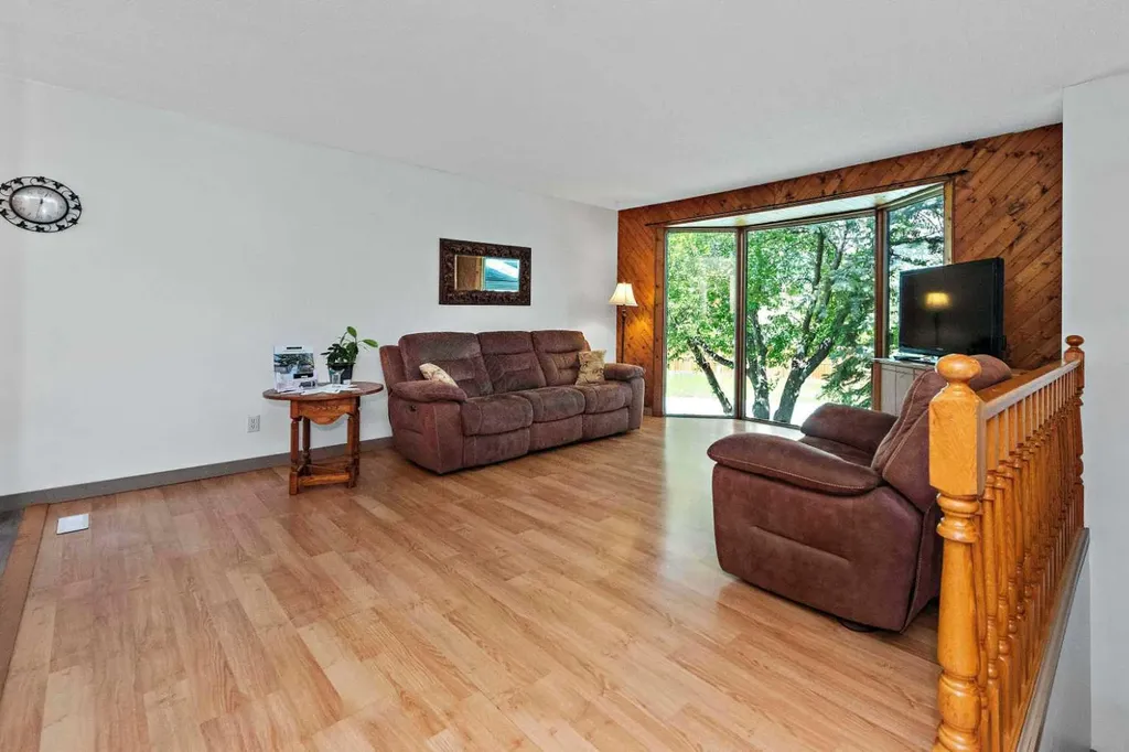 16 Rundleson Way NE Calgary AB T1Y 3N6