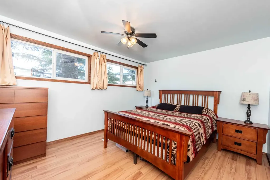 16 Rundleson Way NE Calgary AB T1Y 3N6