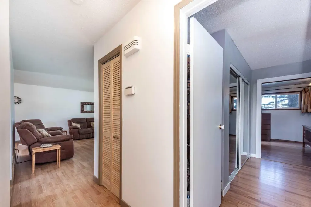 16 Rundleson Way NE Calgary AB T1Y 3N6