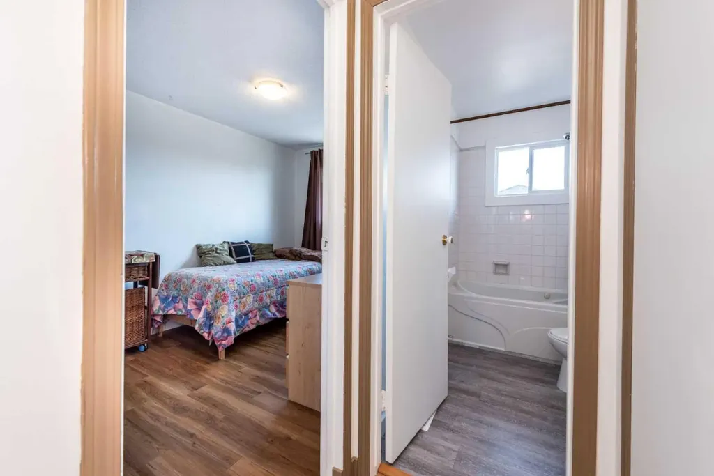 16 Rundleson Way NE Calgary AB T1Y 3N6