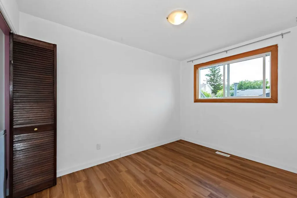 16 Rundleson Way NE Calgary AB T1Y 3N6