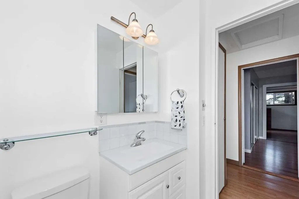 16 Rundleson Way NE Calgary AB T1Y 3N6
