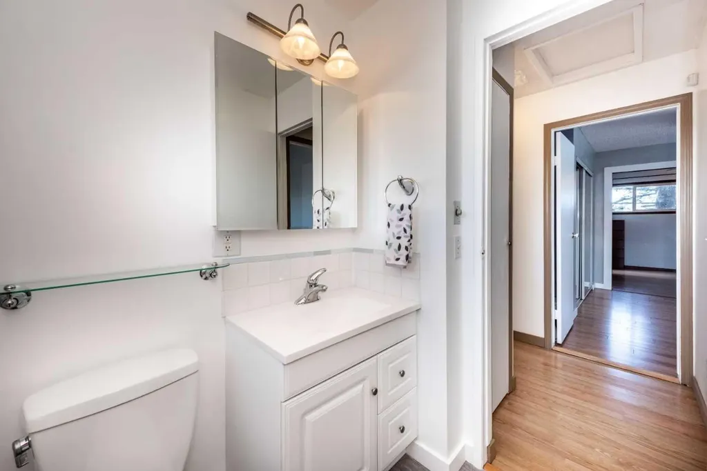 16 Rundleson Way NE Calgary AB T1Y 3N6