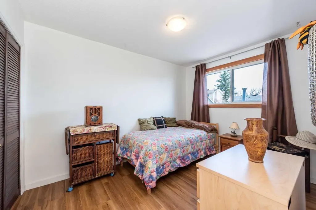 16 Rundleson Way NE Calgary AB T1Y 3N6