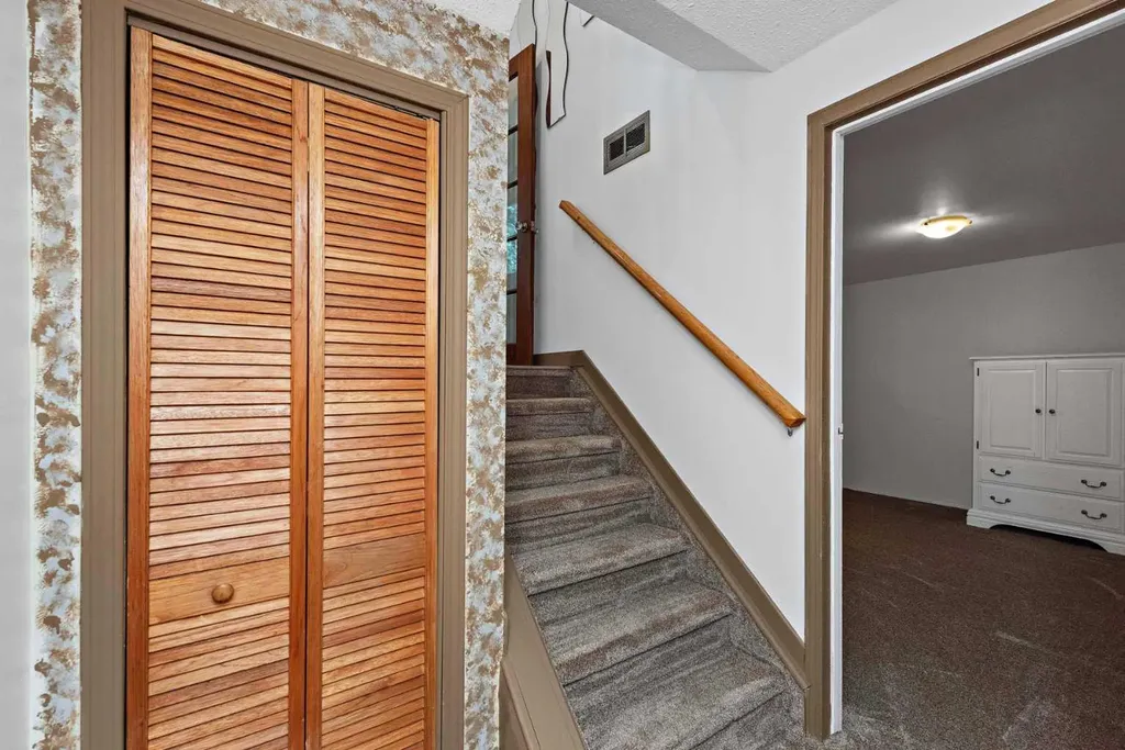 16 Rundleson Way NE Calgary AB T1Y 3N6