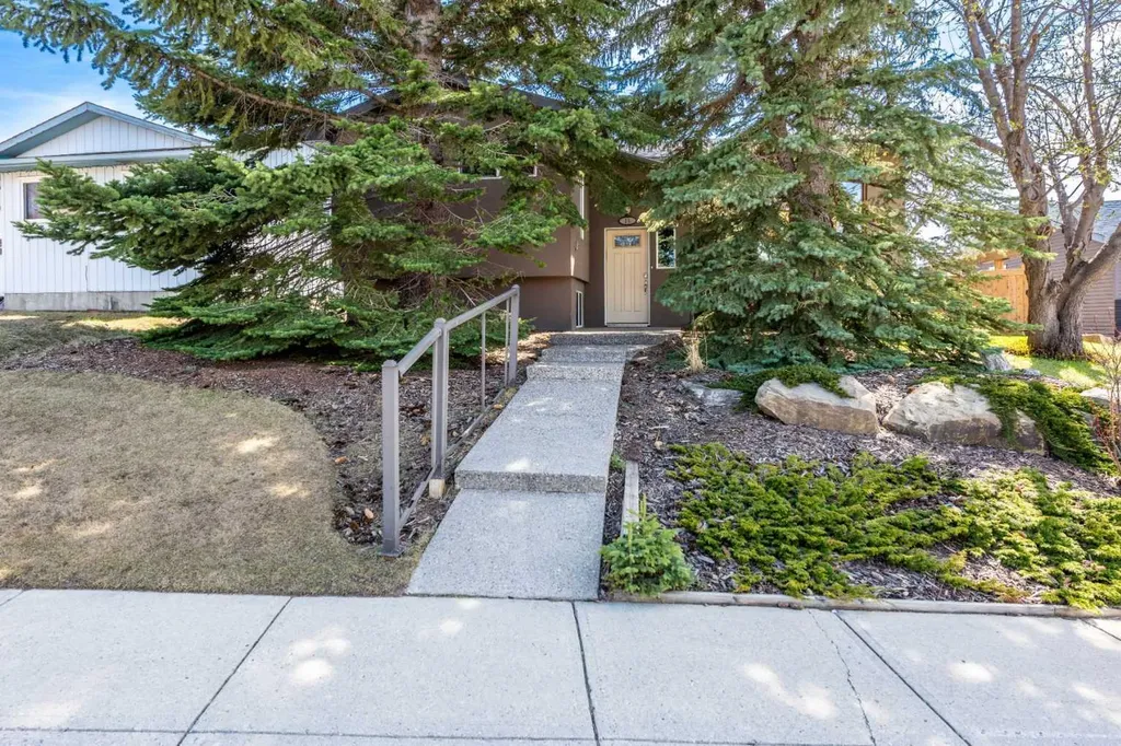 16 Rundleson Way NE Calgary AB T1Y 3N6