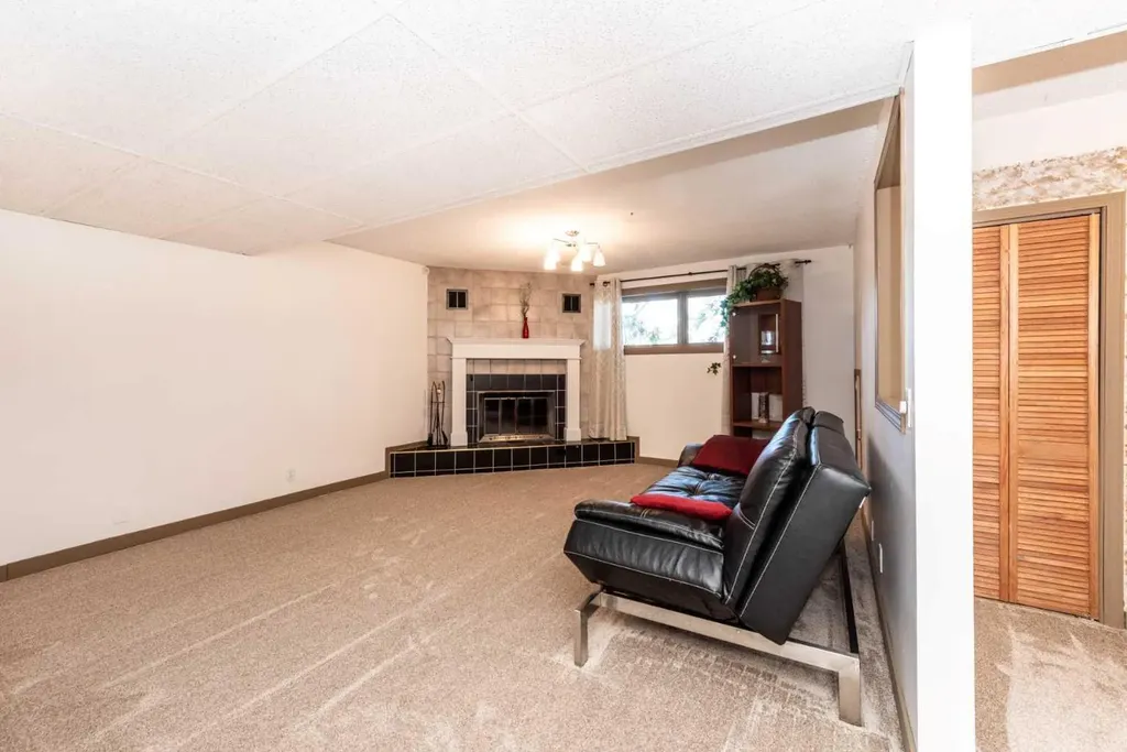 16 Rundleson Way NE Calgary AB T1Y 3N6