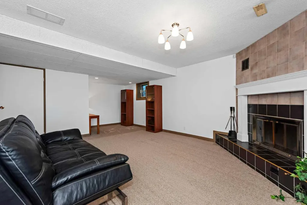 16 Rundleson Way NE Calgary AB T1Y 3N6