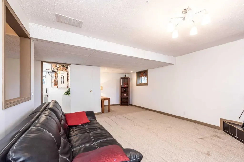 16 Rundleson Way NE Calgary AB T1Y 3N6
