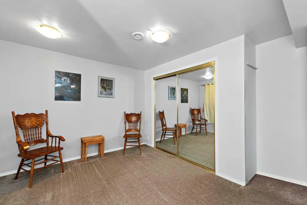 16 Rundleson Way NE Calgary AB T1Y 3N6