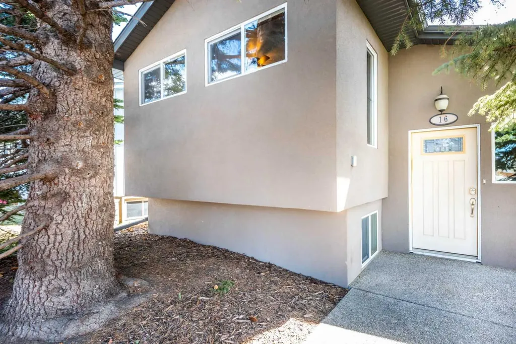 16 Rundleson Way NE Calgary AB T1Y 3N6