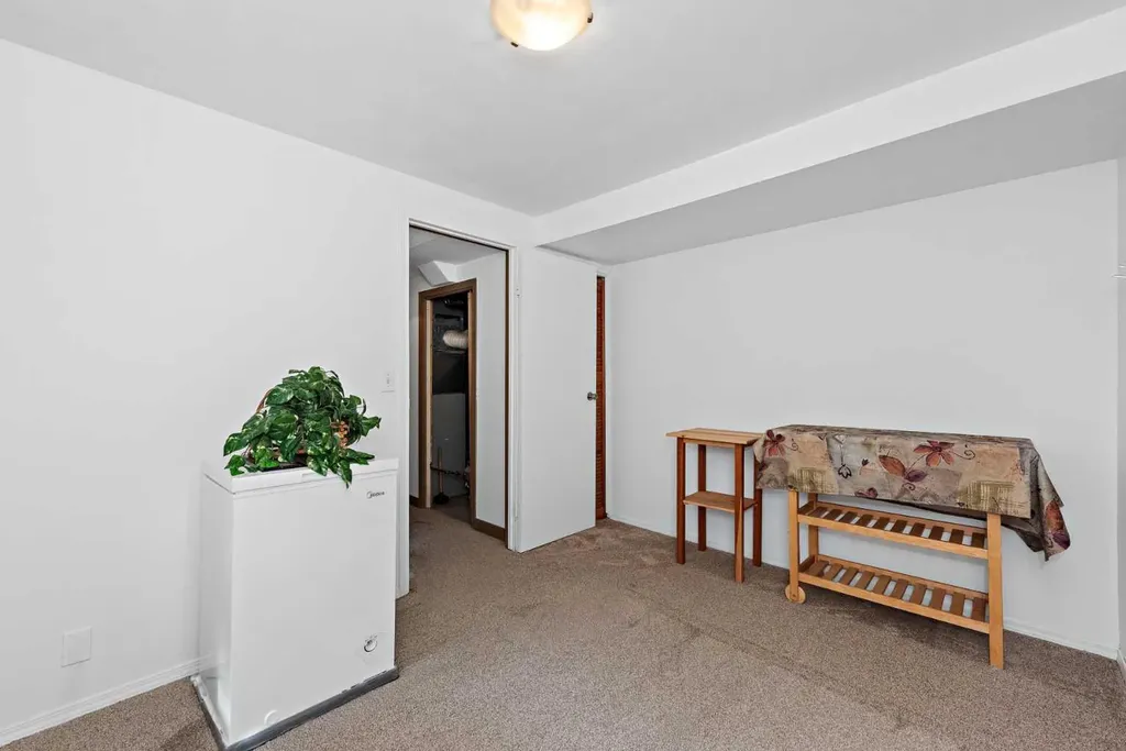 16 Rundleson Way NE Calgary AB T1Y 3N6