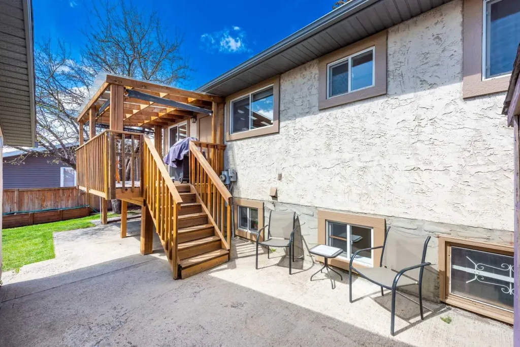 16 Rundleson Way NE Calgary AB T1Y 3N6