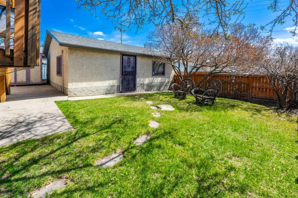 16 Rundleson Way NE Calgary AB T1Y 3N6