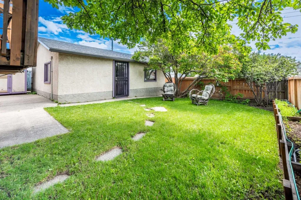 16 Rundleson Way NE Calgary AB T1Y 3N6