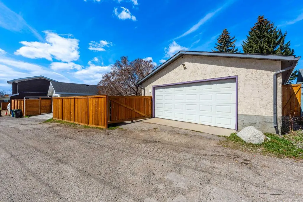 16 Rundleson Way NE Calgary AB T1Y 3N6
