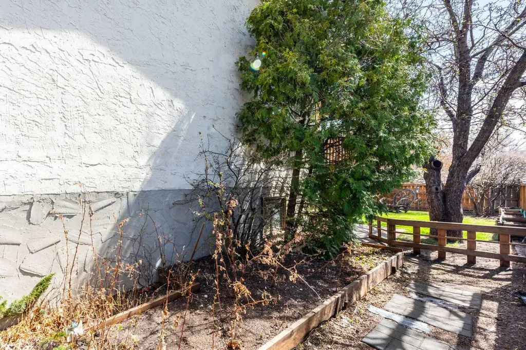 16 Rundleson Way NE Calgary AB T1Y 3N6