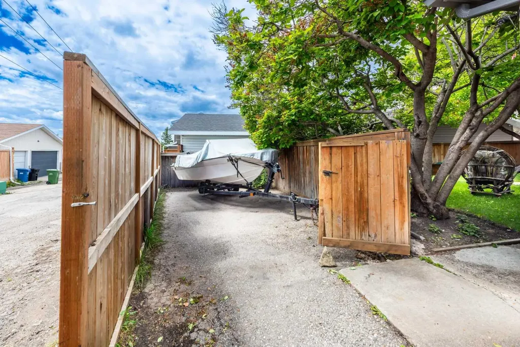 16 Rundleson Way NE Calgary AB T1Y 3N6