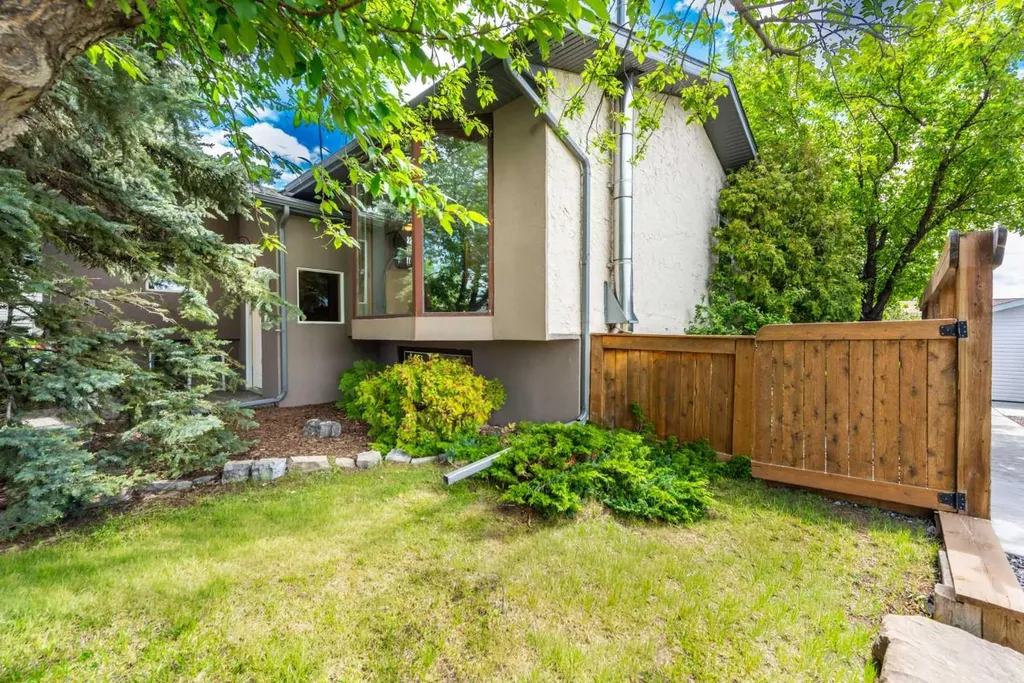 16 Rundleson Way NE Calgary AB T1Y 3N6
