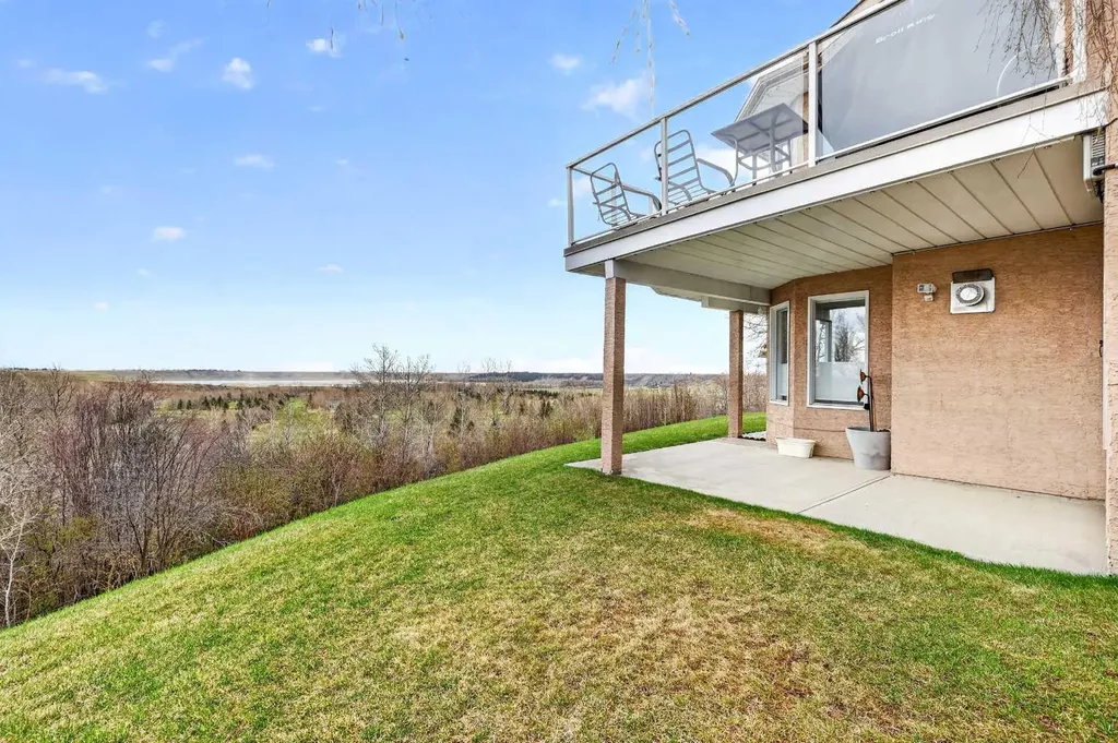 44 Cottonwood Boulevard Rural Foothills County AB T1S 4W2