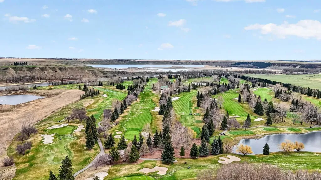 44 Cottonwood Boulevard Rural Foothills County AB T1S 4W2
