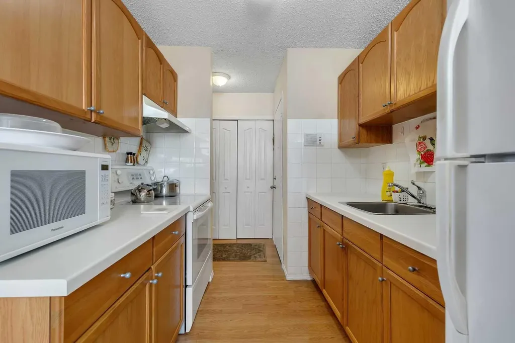 6464 Travois Crescent NW Calgary AB T2K 3S9