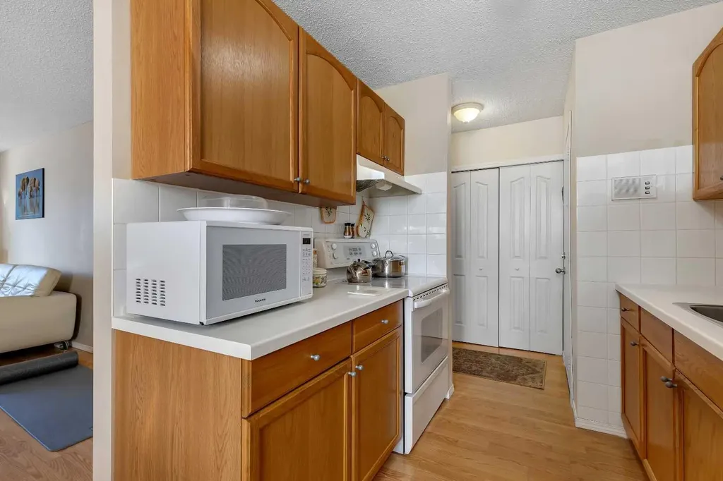 6464 Travois Crescent NW Calgary AB T2K 3S9
