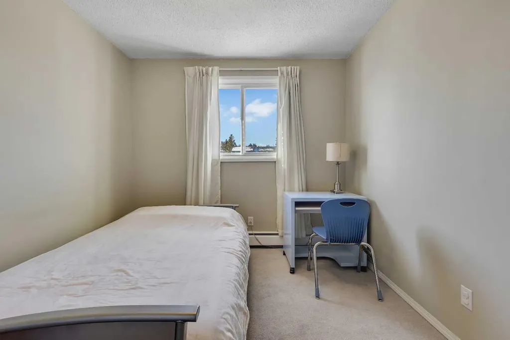 6464 Travois Crescent NW Calgary AB T2K 3S9