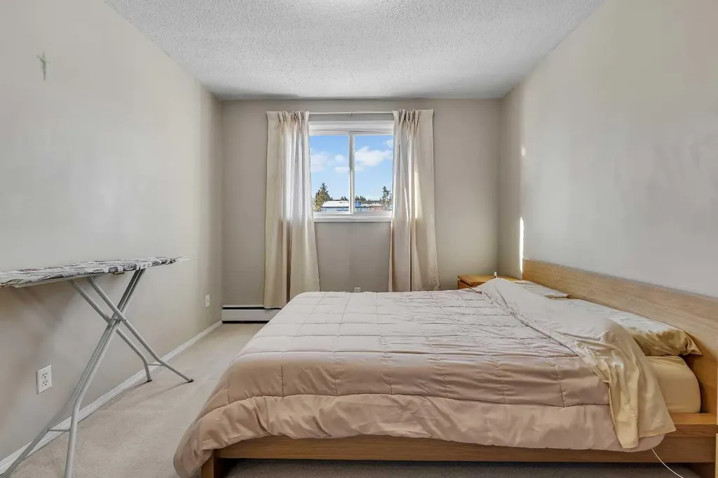 6464 Travois Crescent NW Calgary AB T2K 3S9