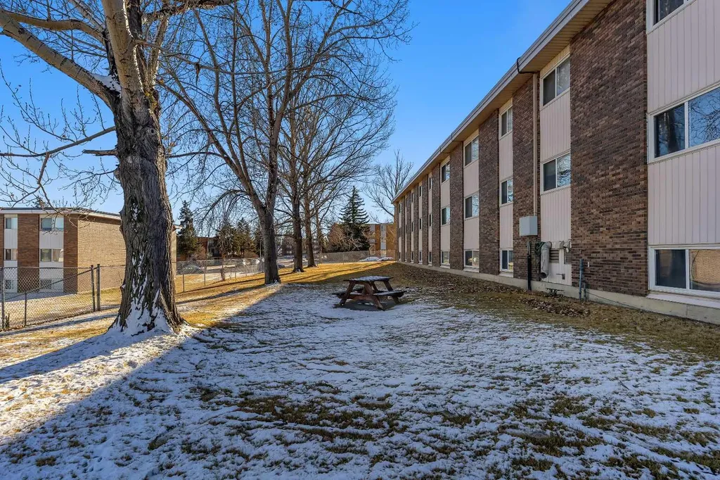 6464 Travois Crescent NW Calgary AB T2K 3S9