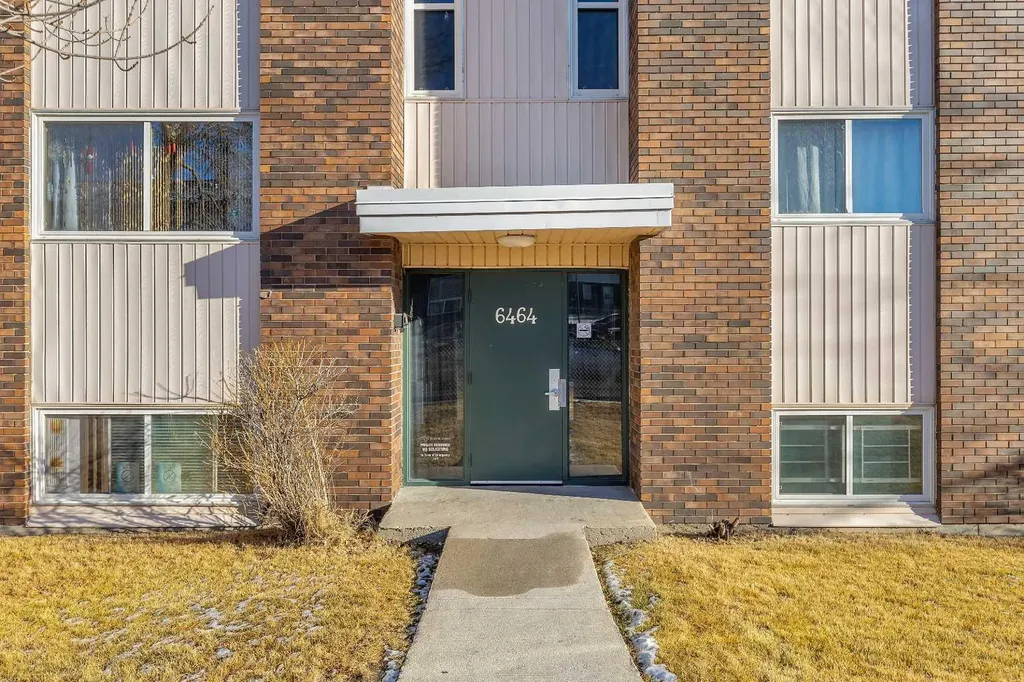 6464 Travois Crescent NW Calgary AB T2K 3S9