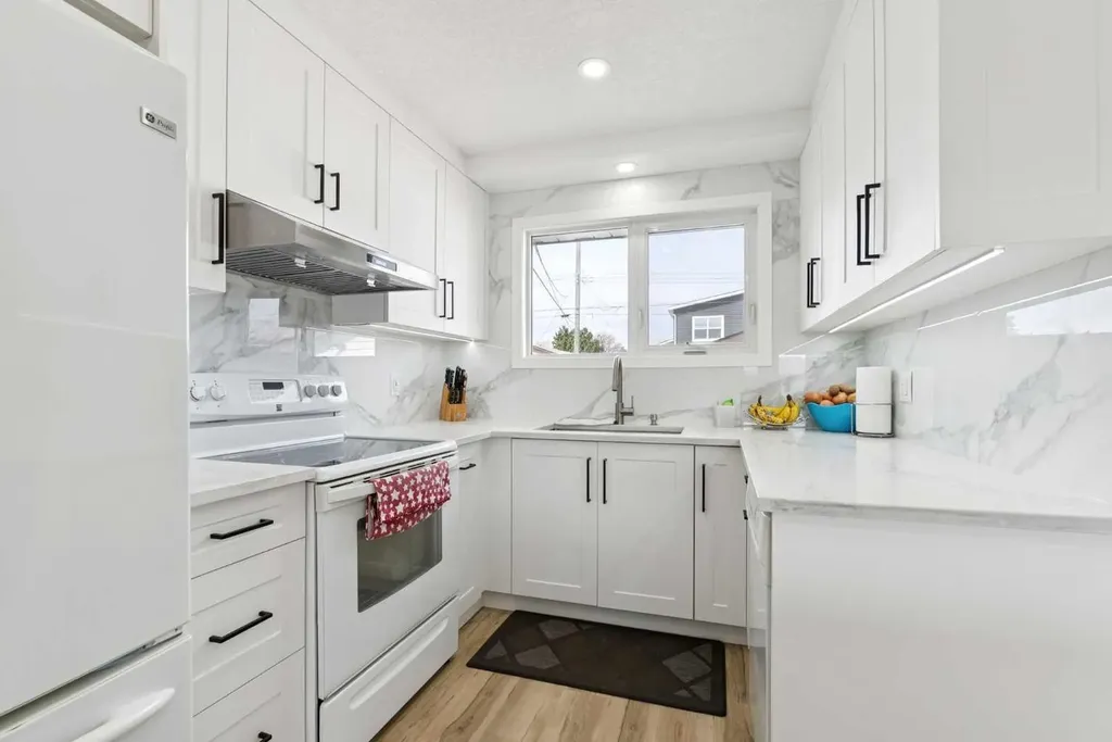176 Penmeadows Close SE Calgary AB T2A3S2