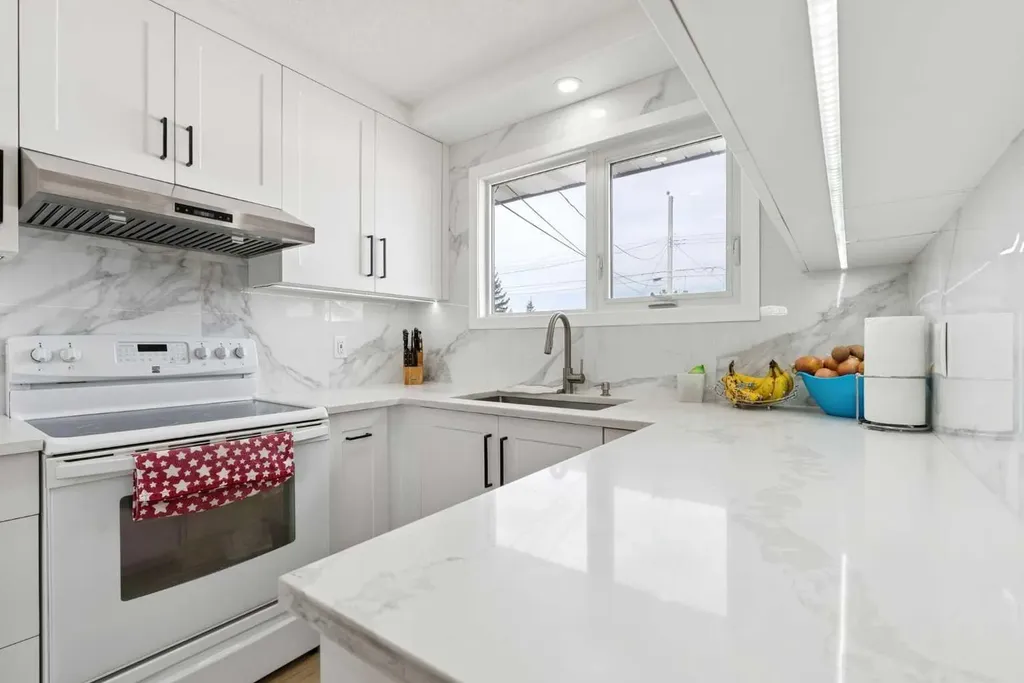 176 Penmeadows Close SE Calgary AB T2A3S2