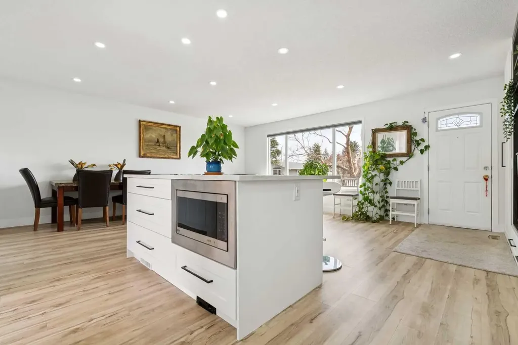176 Penmeadows Close SE Calgary AB T2A3S2