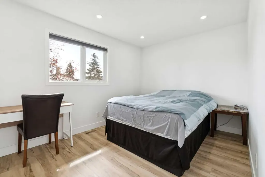 176 Penmeadows Close SE Calgary AB T2A3S2