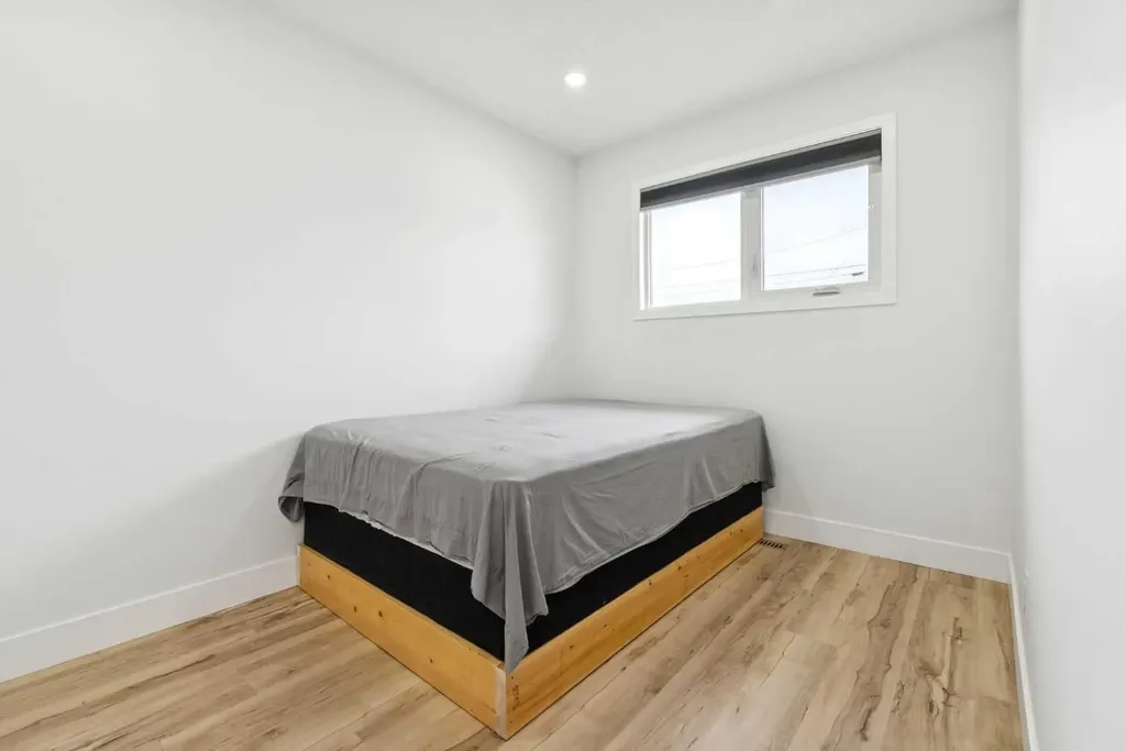 176 Penmeadows Close SE Calgary AB T2A3S2