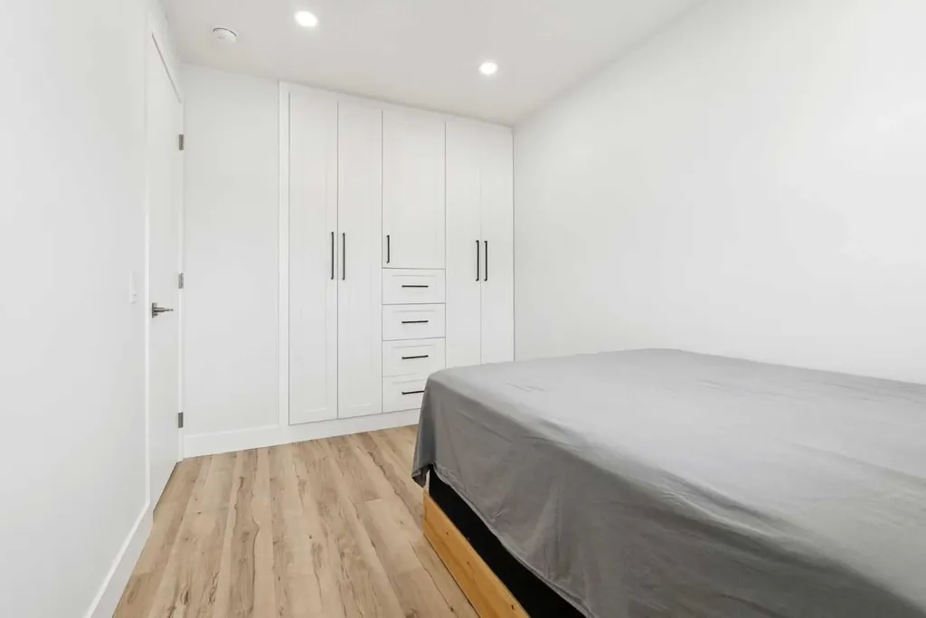 176 Penmeadows Close SE Calgary AB T2A3S2