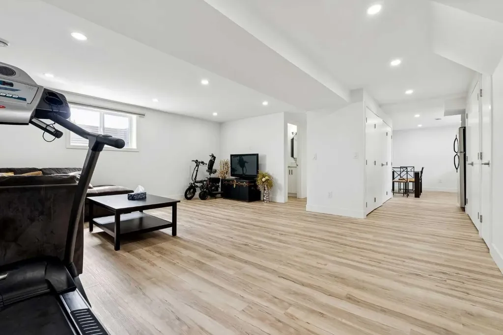 176 Penmeadows Close SE Calgary AB T2A3S2