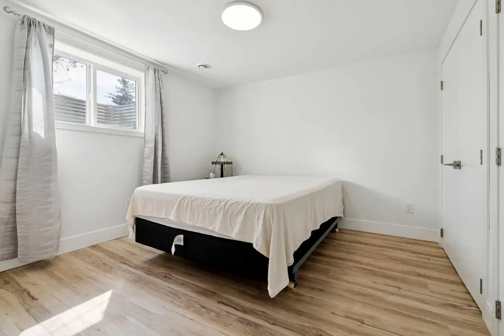 176 Penmeadows Close SE Calgary AB T2A3S2